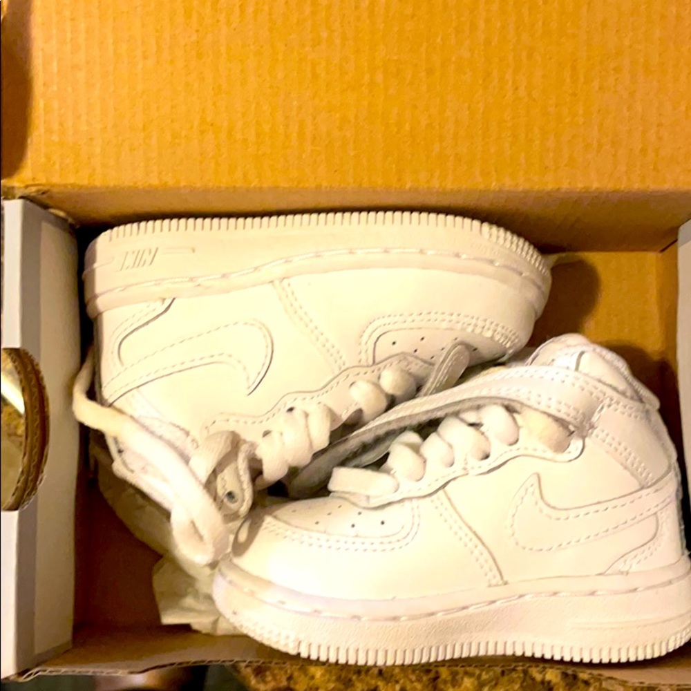 Toddler’s shoes